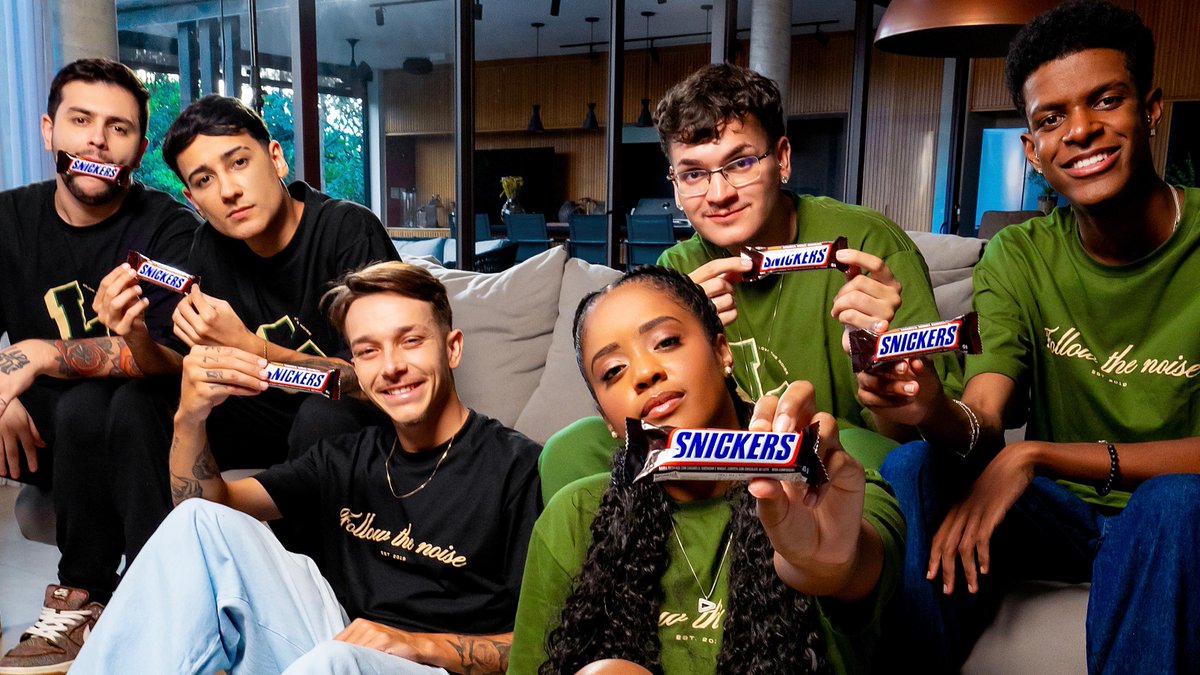 AGORA SNICKERS É LOUD 😈 Sabemos que você não é você quando tá com fome e, pra resolver isso, Snickers chegou junto pra solucionar esse problema e fortalecer a nossa seleção. SNICKERS NA LOUD