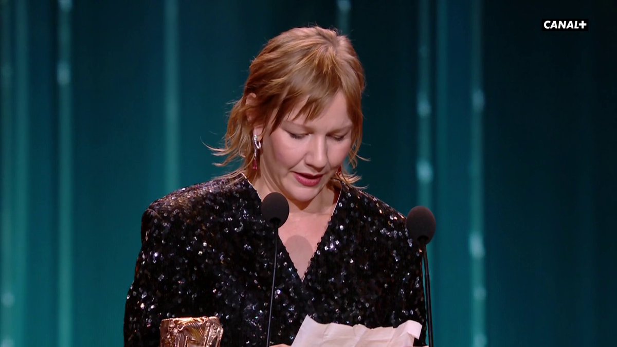 "Mais ce n'est pas normal" 😅 Sandra Hüller remporte le César de la Meilleure actrice, dans Anatomie d'une Chute. #César2024
