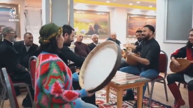 İki Kürt sanatçının eğlenceli ve komik atışması 📌Servan Zana ve Turan Şen, “Berhev” adını verdikleri seriye başladı Serinin yayınlanan ilk parçası👇