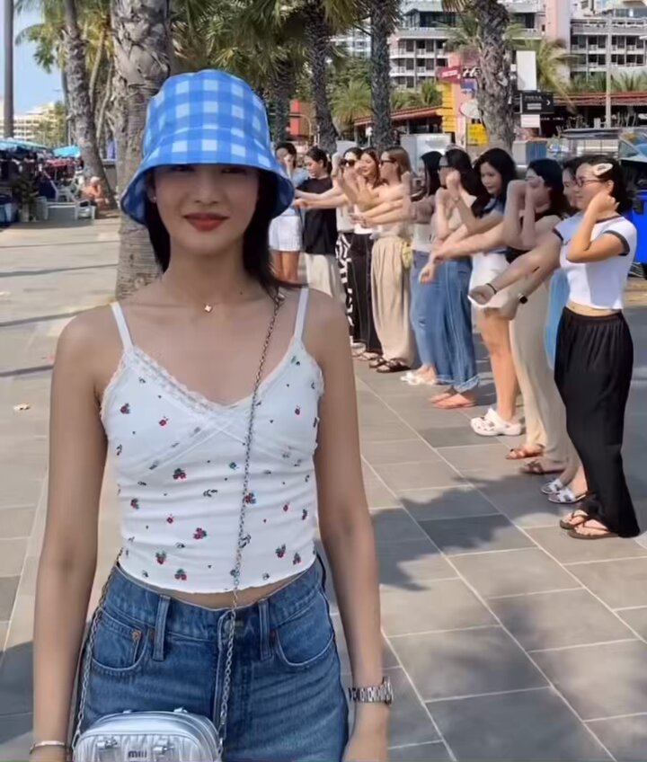 minnie doing the wife challenge with her friends is the cutest thing ever🥹