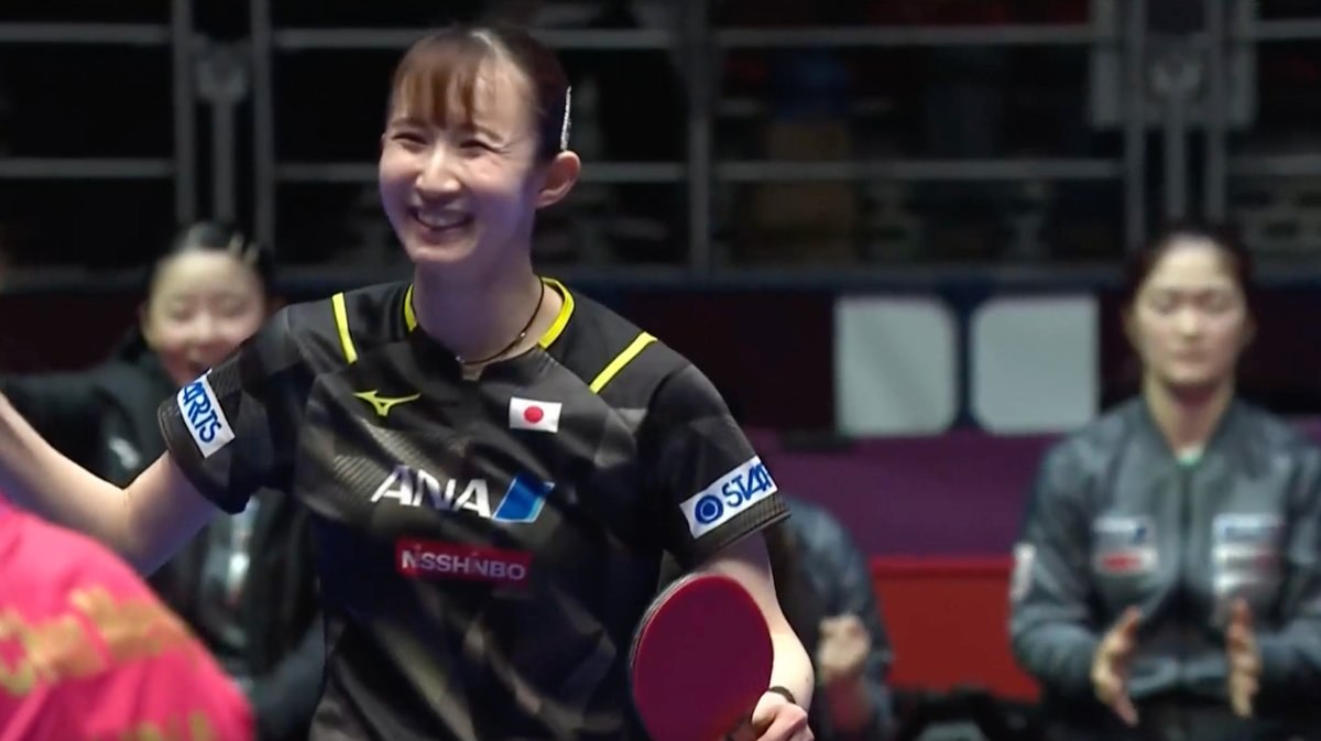 日本のエースが止まらない👏✨ 2ゲーム連取し勝利まであとひとつ! #世界卓球2024 団体戦🇰🇷 🇯🇵日本 0-1 中国🇨🇳 #早田ひな 2-1 陳夢 6-11/11-8/11-9/ 📺#テレ東 #BSテレ東 で生中継中! ⚡️#TVer で日本戦ライブ配信 🔗