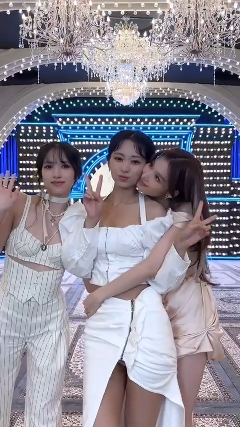 #SANA #MINA #TZUYU's #GOLDENDAYS🌟 +*:ꔫ:* 𝐿𝑖𝑠𝑡𝑒𝑛 𝑊𝑖𝑡ℎ 𝑌𝑂𝑈-𝑡ℎ *:ꔫ:*+ #TWICE #트와이스 #사나 #미나 #쯔위 #WithYOUth❤‍🔥 #ONESPARK💥