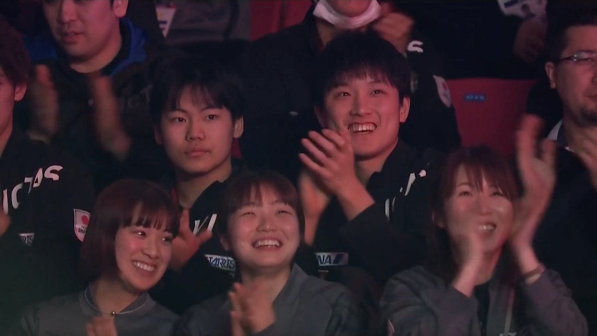 15歳が東京五輪女王を圧倒!ゲームを先取😤💥 #世界卓球2024 団体戦🇰🇷 🇯🇵日本 2-2 中国🇨🇳 #張本美和 1-0 陳夢 11-4/ 📺#テレ東 #BSテレ東 で生中継中! ⚡️#TVer で日本戦ライブ配信 🔗