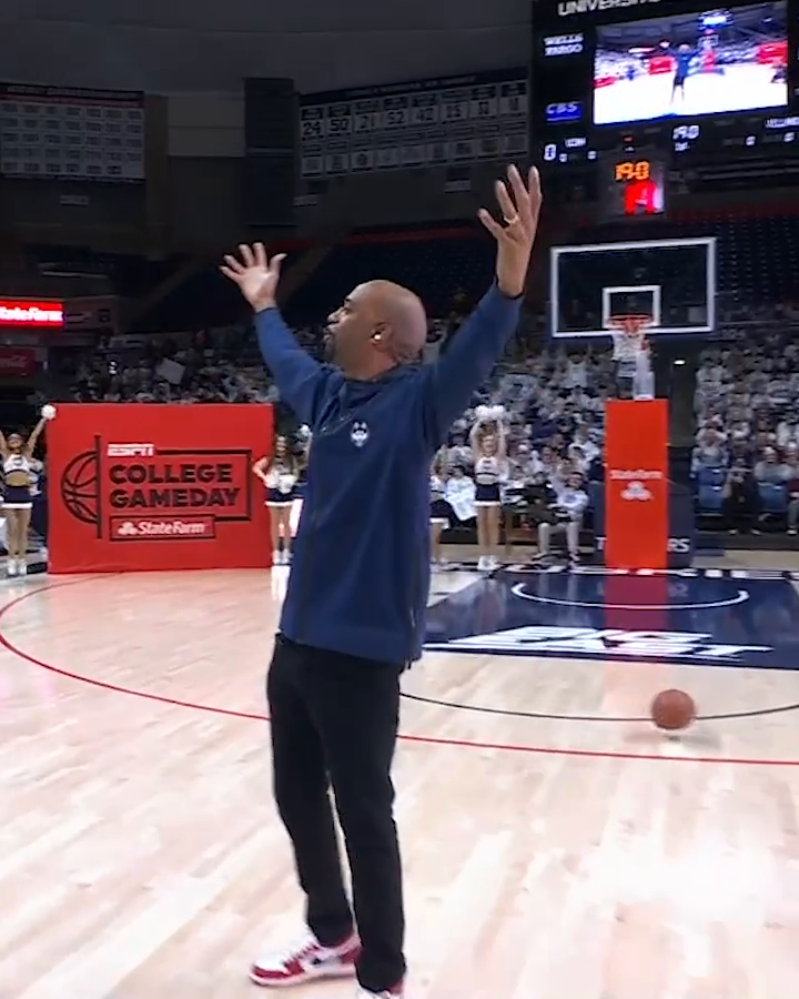 "Shooters shoot!" Rip Hamilton nailed a halfcourt shot in front of UConn fans 🙌 College GameDay