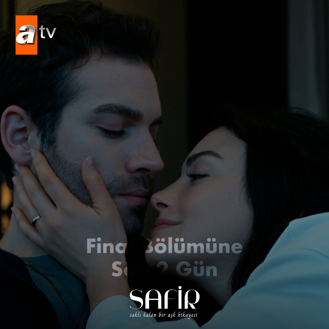 Yaman tüm gerçekleri öğreniyor… Final bölümüne son 2 gün! ⏳ #Safir ‘Saklı Kalan Bir Aşk Hikayesi’ final bölümüyle Pazartesi 20.00’de #atv’de. 💠 atv