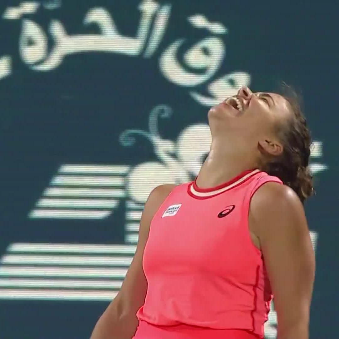 Never say die 🏆 Jasmine Paolini claims her maiden WTA 1000 title against Kalinskaya 4-6, 7-5, 7-5 after coming from 3-5 down in the third! #DDFTennis