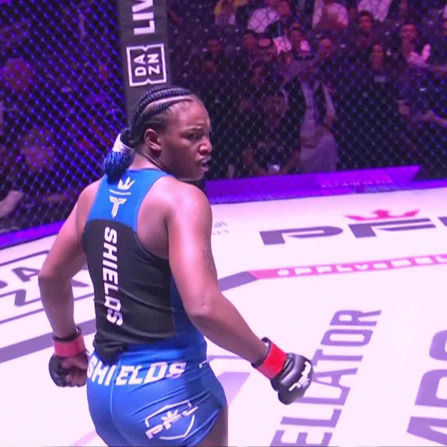 Claressa shields throwing them thangs 😮💨🔥 She got her 2nd win in mma via split decision today