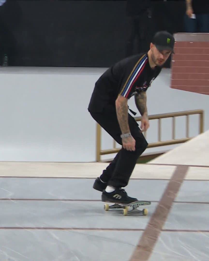 ๐ฅ Aurelien Giraud put on in front of France. Perfect Hardflip Backside Nosegrind! Congrats on the W, Aurelien