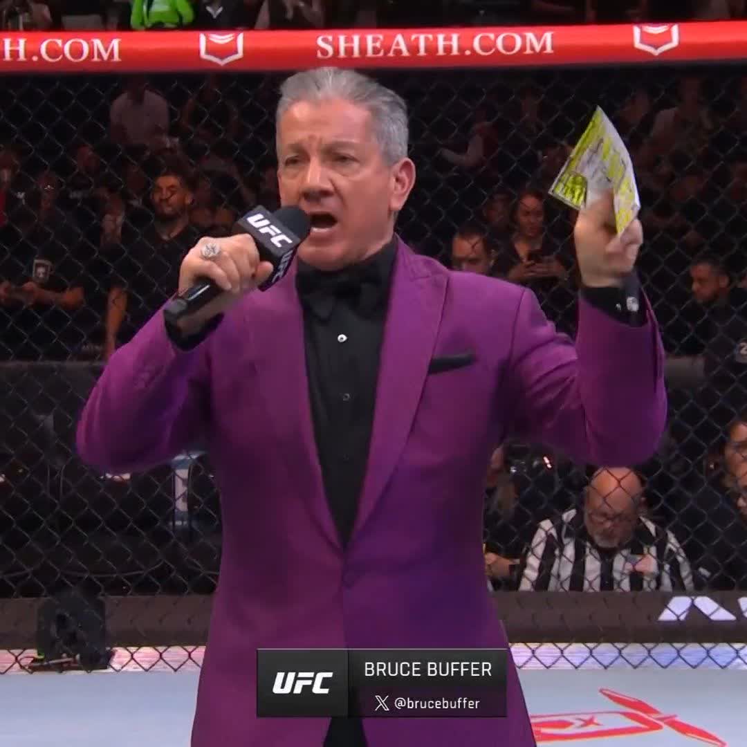Breaking out the Spanish for #UFCMexico 🇲🇽 @BruceBuffer on the call for the first time tonight!