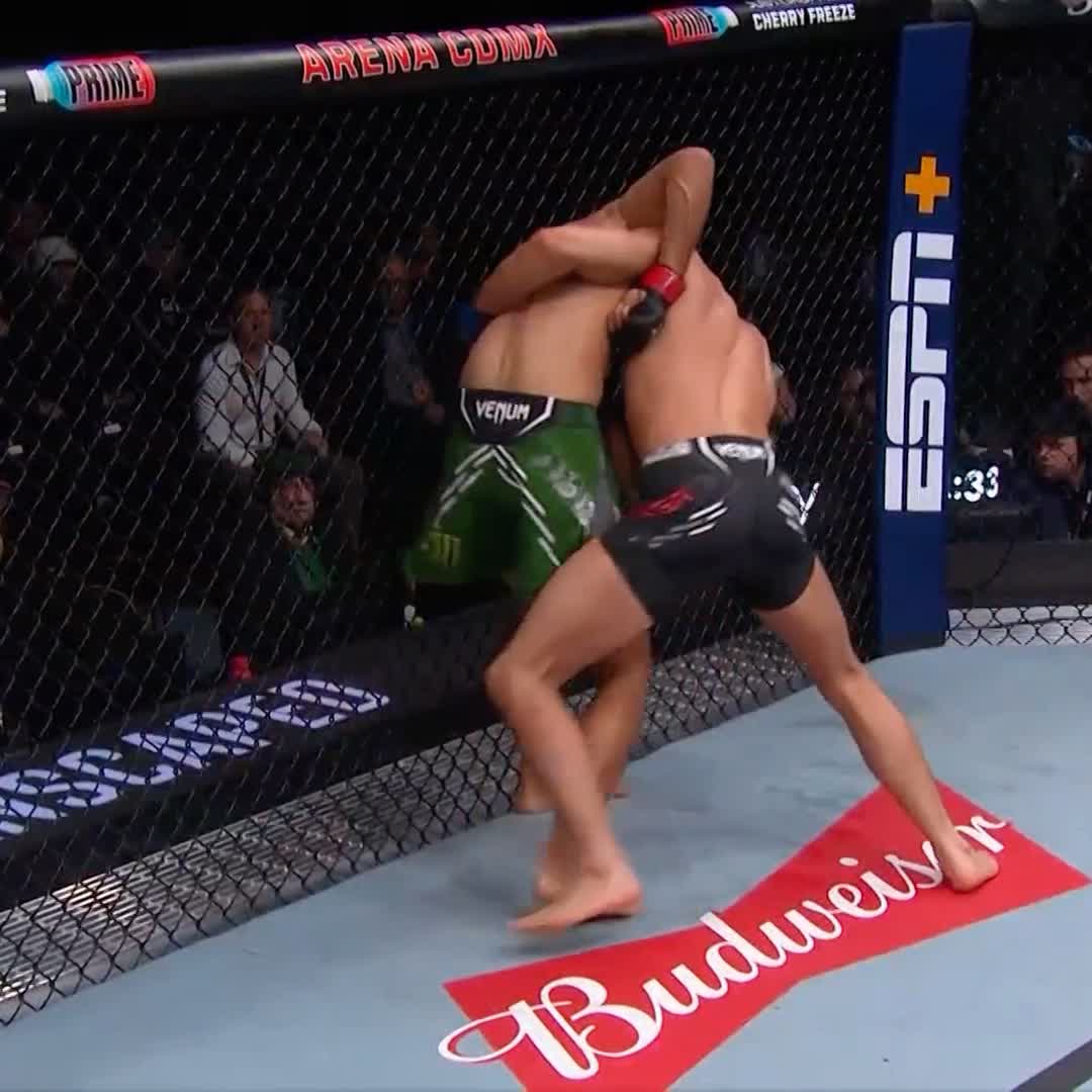 Miren de nuevo como Brian Ortega acabo el combate co-estelar 💪 #UFCMexico