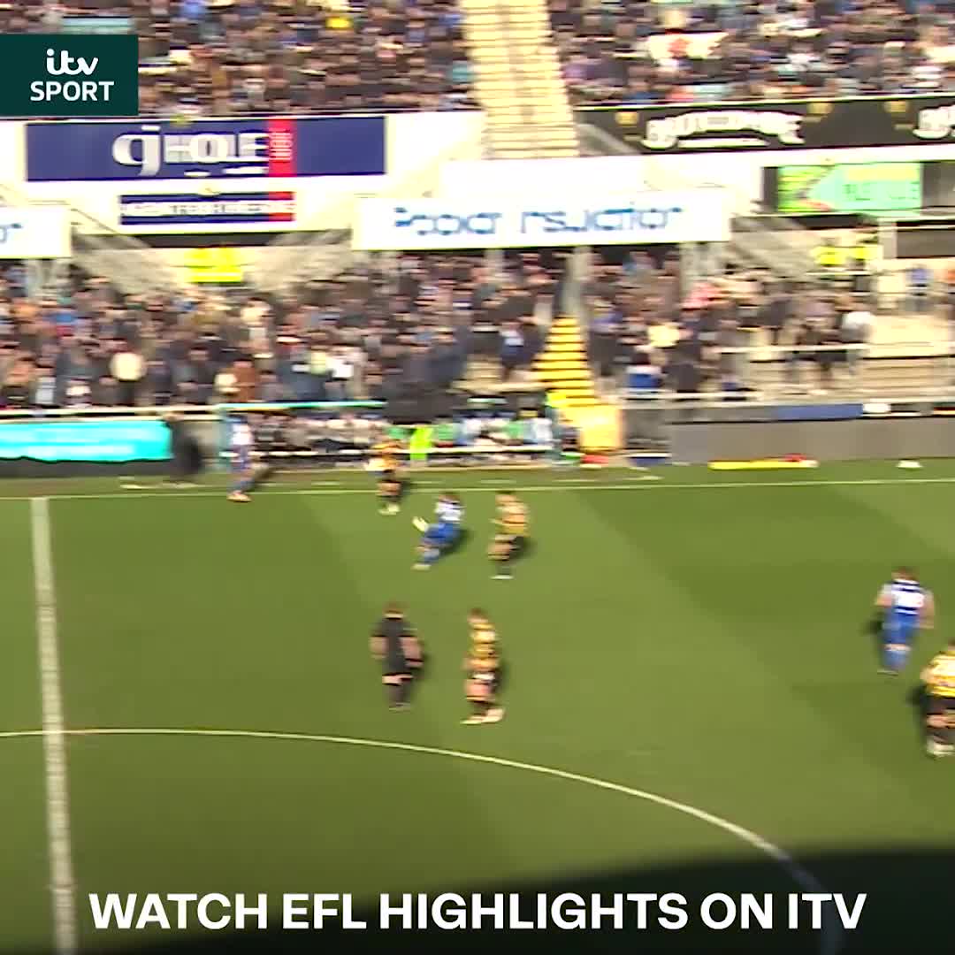 Jevani Brown with a 𝒎𝒂𝒈𝒊𝒄𝒂𝒍 flick ✨ Superb from the Bristol Rovers man to set up Chris Martin! Bristol Rovers | EFL