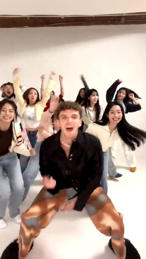 #LAUV stole our hearts in LA...🩷 +*:ꔫ:* 𝐿𝑖𝑠𝑡𝑒𝑛 𝑊𝑖𝑡ℎ 𝑌𝑂𝑈-𝑡ℎ *:ꔫ:*+ #TWICECORE #TWICE #트와이스 #IGOTYOU🤝 #WithYOUth❤‍🔥 #ONESPARK💥