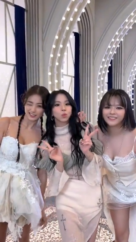 #JEONGYEON #JIHYO #CHAEYOUNG's #GOLDENDAYS๐ +*:๊ซ:* ๐ฟ๐๐ ๐ก๐๐ ๐๐๐กโ ๐๐๐-๐กโ *:๊ซ:*+ #TWICE #ํธ์์ด์ค #์ ์ฐ #์งํจ #์ฑ์ #WithYOUthโคโ๐ฅ #ONESPARK๐ฅ