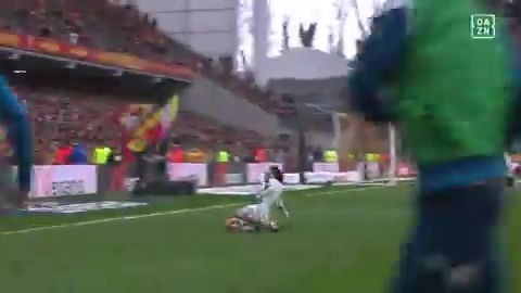 🇯🇵#南野拓実、衝撃のスーパーゴール⚽ 難敵RCランス戦に先発した南野。 2-2で迎えた後半AT、ドリブルでボックス内まで侵入すると左足を一閃！圧巻の大活躍で #モナコ を劇的な勝利に導いている。 [PR] #ABEMAdeDAZN で無料生中継▶