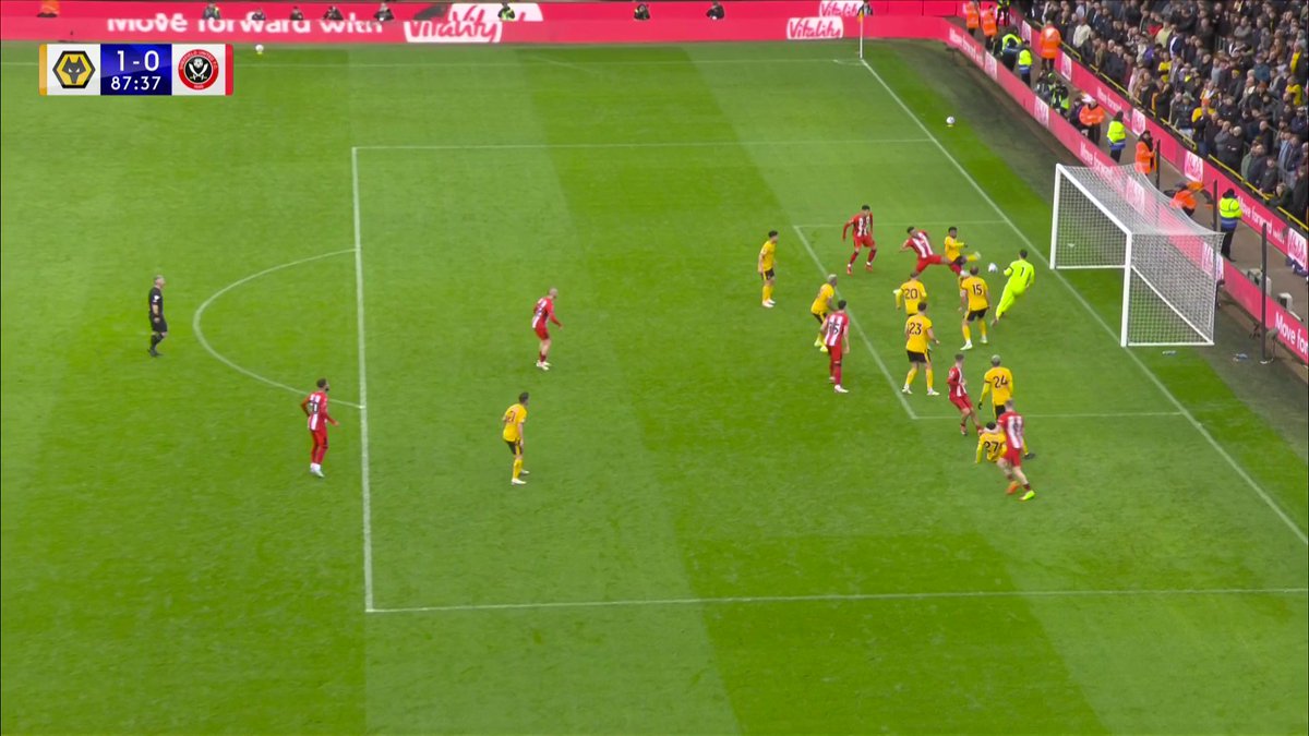 Sheffield United come THIS close to a late equaliser 😰