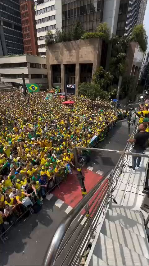 "Derrotamos o bolsonarismo", disseram eles.