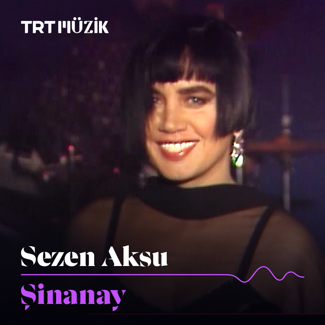 Kuaförlerin Sezen Aksu saçı kesmekten usandığı, dönemin müzikseverlerinin ise "Şinanay"ı başa sarmaktan usanmadığı 1990 yılına götürüyoruz sizi! 🤩 "Ada vapuru yandan çarklı" 🥳