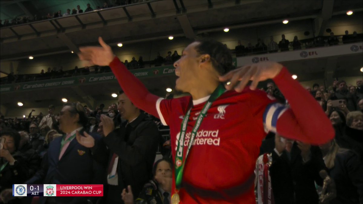 Virgil van Dijk and Jurgen Klopp lift the 2023/24 Carabao Cup ❤️