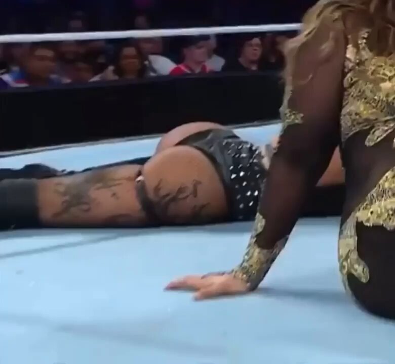 Rhea Ripley good lord 🍑🍑🍑