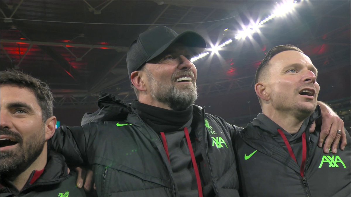 Jurgen Klopp and the Liverpool players join the fans in signing You'll Never Walk Alone 🎵❤️