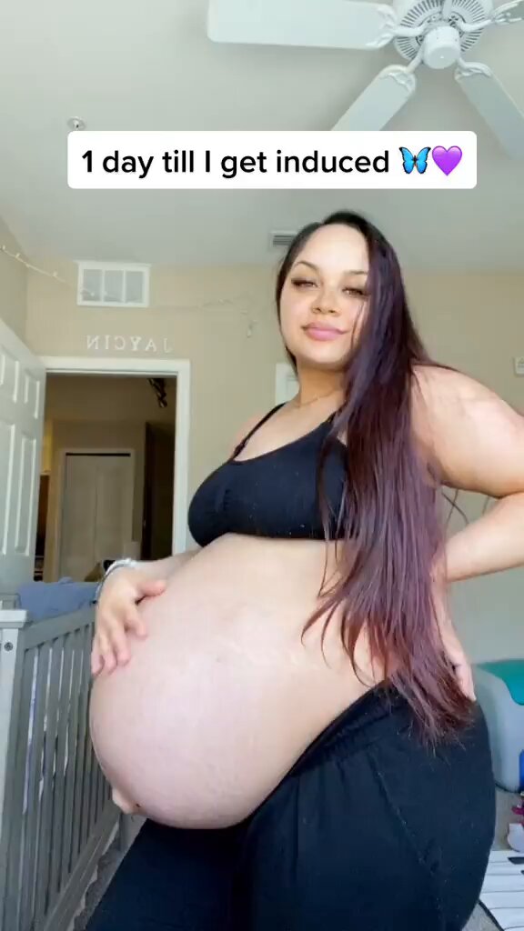 Preg BBW can still bust a move