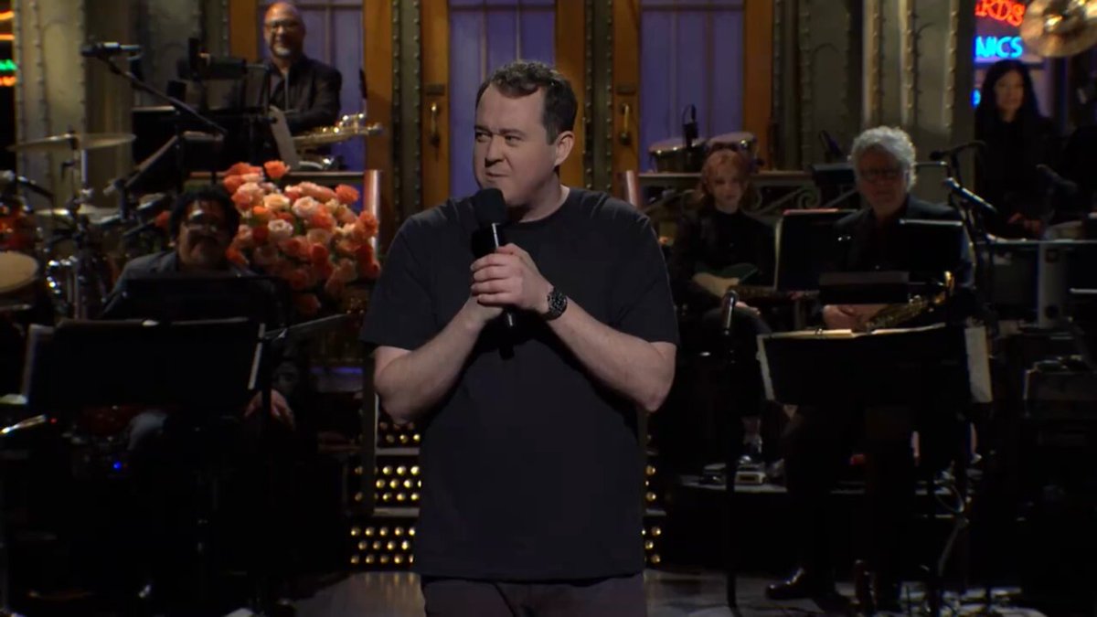 Comedian Shane Gillis goes on SNL after getting fired from the show in 2019 for "racist and homophobic jokes" and then says "gay", "ret*rd" and "cracker" in his opening monologue. Comedy is back.