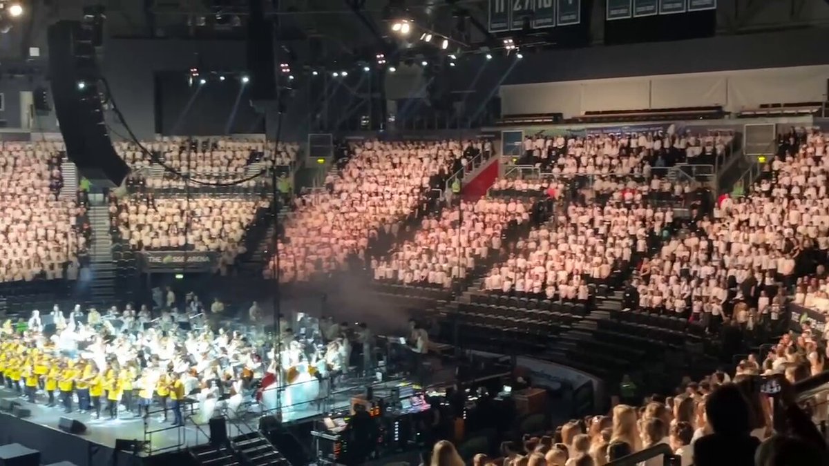 💫 Absolutely beautiful - a choir of over 2,500 children from all backgrounds across the island singing with one voice and having the time of their lives together. Massive credit to everyone at @cboiofficial and all involved! 🙌🏻👏🏻