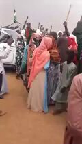 اهلكم في دارفور بيغنوا عجبوني الحال دة ما بيدوم الجياشة جو وحرروا الخرطوم رغم معاناتهم ولكن يتمنون تحرير الخرطوم. ادعو لهم بالثبات والامن والأمان والاستقرار ،، وشكرانيين ،، #المقاومه_الشعبية_المسلحة #جيش_واحد_شعب_واحد