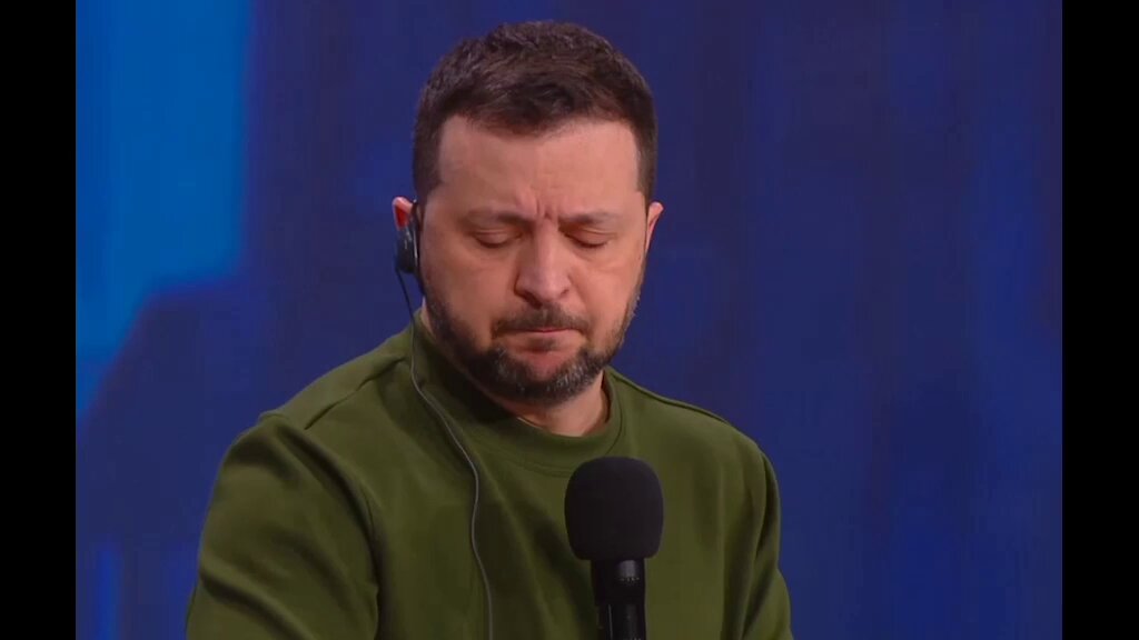 Präsident 🇺🇦 #Selenskyj gibt erstmals die Anzahl getöteter 🇺🇦 Soldaten an, und beziffert sie auf 31.000 Dem gegenüber stehen über 400.000 getötete ruzzische Soldaten. Hinzu kommen zehntausende Zivilisten. Insgesamt sind es über 500.000 Tote in der #Ukraine PUTIN NACH DEN HAAG!