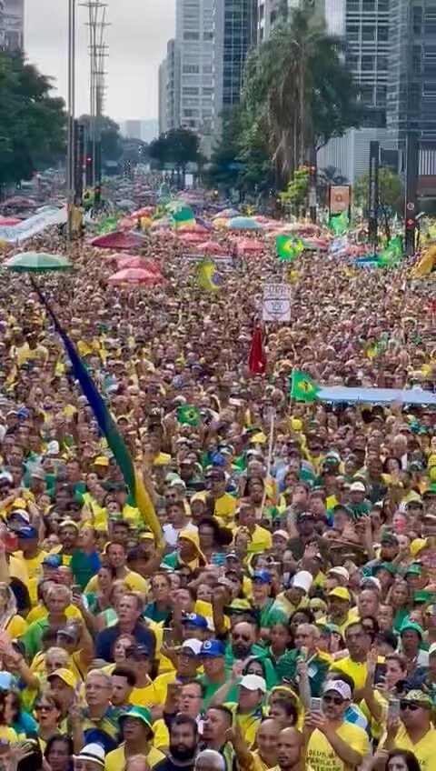 Hino da independencia do Brasil ecoado na Avenida Paulista, neste domingo, 25 de fevereiro.