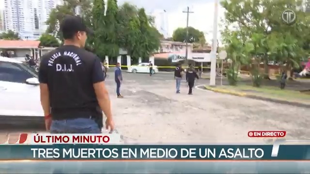 Tres personas murieron tras un intercambio de disparos en medio de un intento de asalto en la sucursal de la Lotería Nacional ubicada en Betania. Entre las víctimas hay un agente de seguridad y dos sospechosos. Otras dos personas fueron aprehendidas y se recuperaron dos vehículos. #TReporta