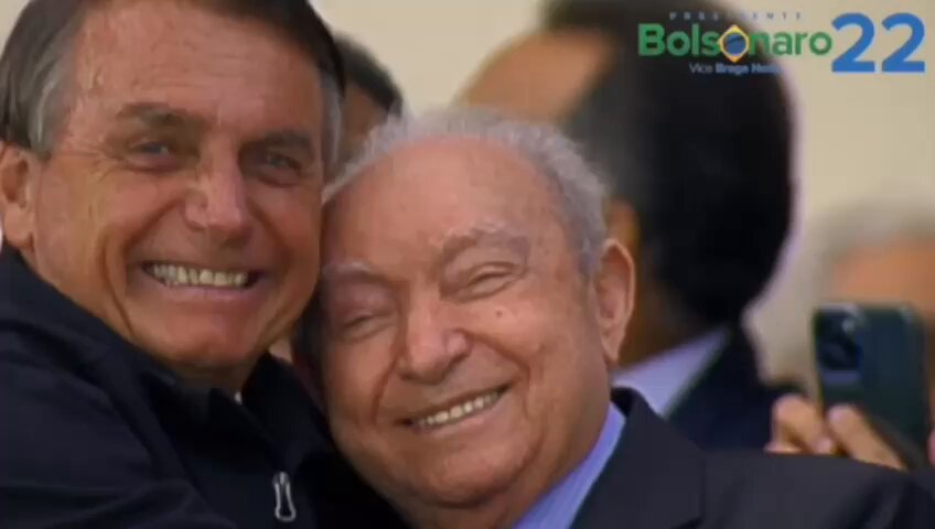 Sim, o Bolsonaro e a Michelle são milagres. Vocês não estão sozinhos, amigos! Amo a vida de vocês! Foi lindo na Paulista. Como queria ter ido, mas estava aqui, no repouso de minha cirurgia, orando e chorando por vocês. Hoje é o início de um novo ciclo na vida de vocês e para nosso país
