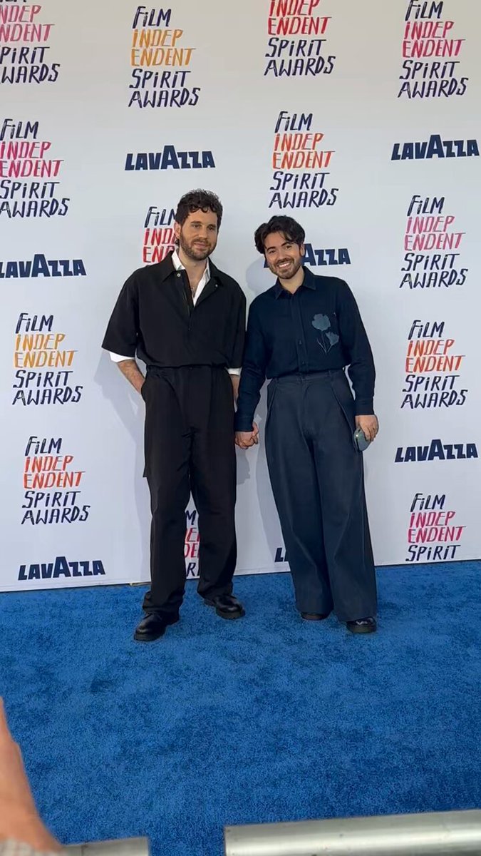 Ben Platt and Noah Galvin share a moment together on the Film Independent #SpiritAwards carpet