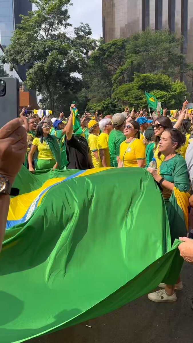 Fazia tempo que eu não via uma manifestação tão bonita em defesa da democracia. Obrigado, Presidente Jair Messias Bolsonaro.