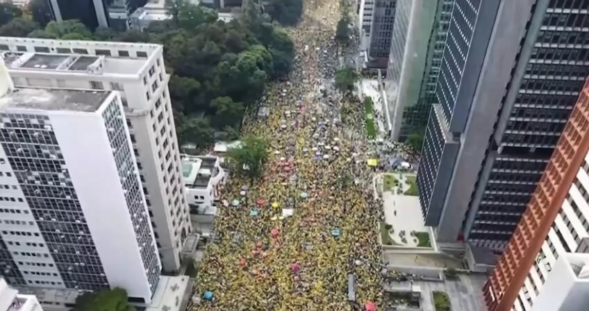COMPARTILHEM AO MÁXIMO Bolsonaro ACABOU de ADMITIR que sabia da existência da MINUTA do GOLPE e se ENROLOU TODO ao tentar se justificar. JÁ VAI TARDE, JAIR!!!