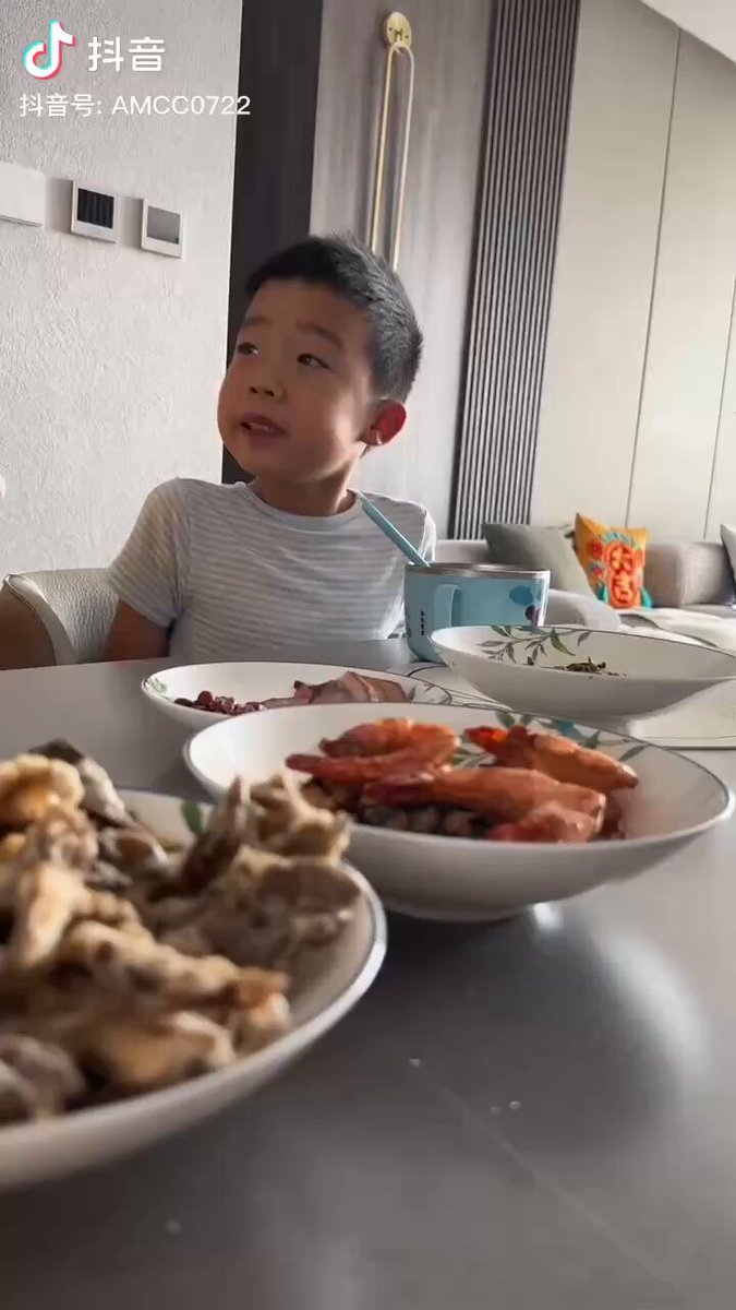 毒害青少年，就是戕害中华民族的未来。 盲目骄傲、狂妄自大、敌视文明，从娃娃抓起。希特勒、东条英支都未能做到。90年后有人做到了