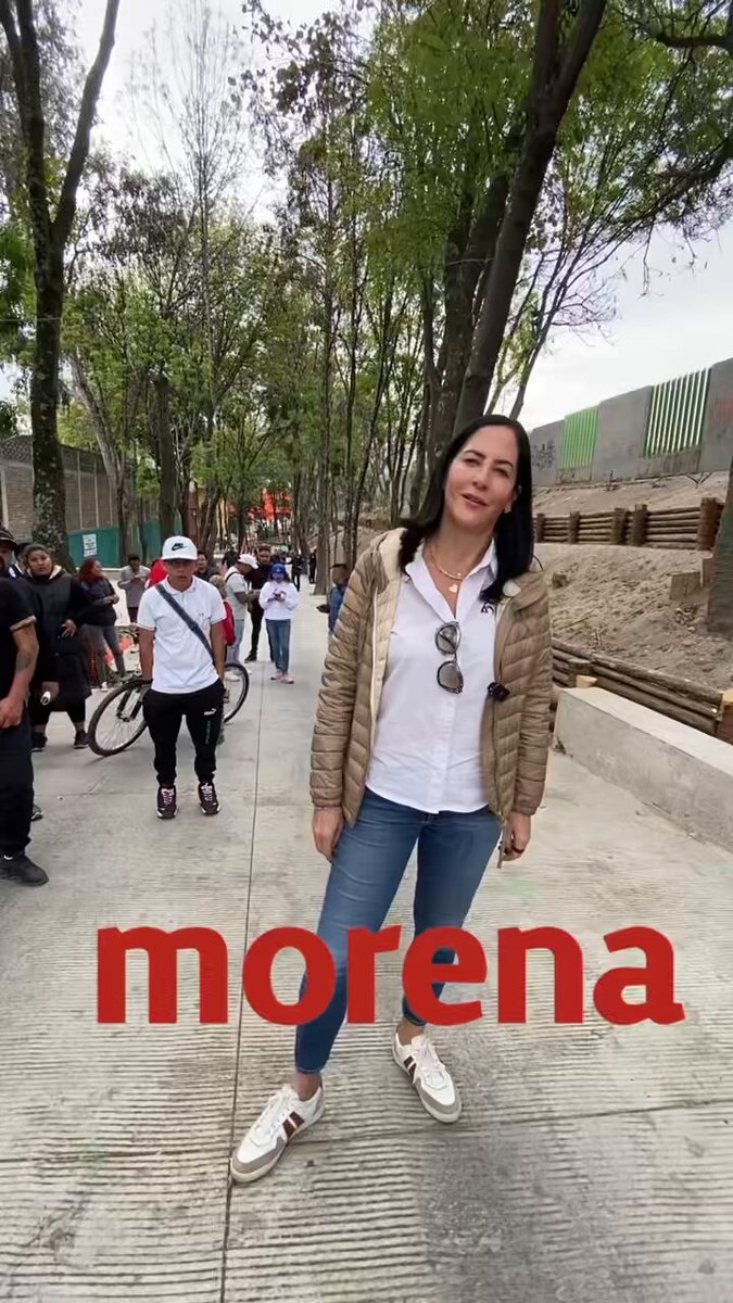 Miren cómo el gobierno de #Morena aventó estos juegos infantiles a una azotea, para “compensar” las obras del #TrenInterurbano ❌ Faltan 4 días para la disque inauguración del interminable Tren Interurbano.