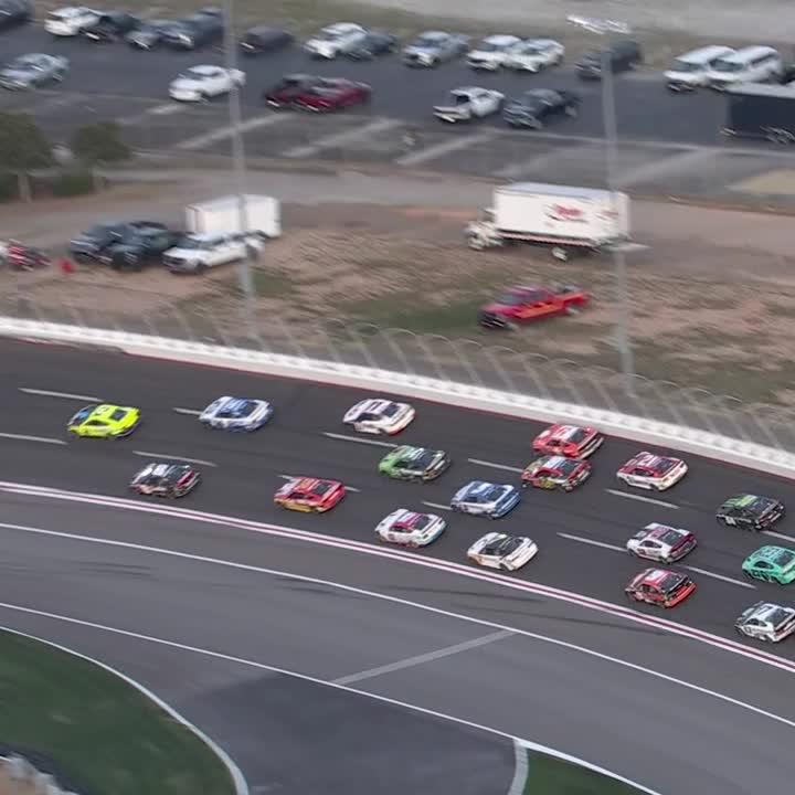 FOUR-WIDE FOR THE LEAD!! 🤯