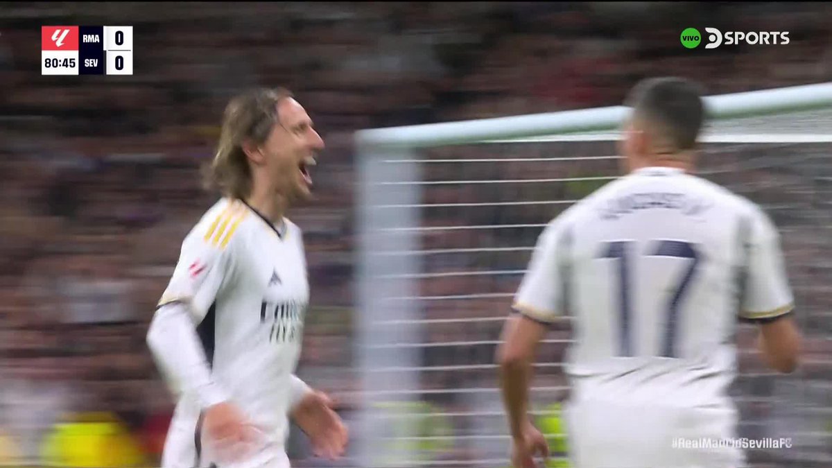 Luka Modric con 38 años va y hace esto. Para ponerse de pie; no te retires jamas, por favor🙏🏼🤩