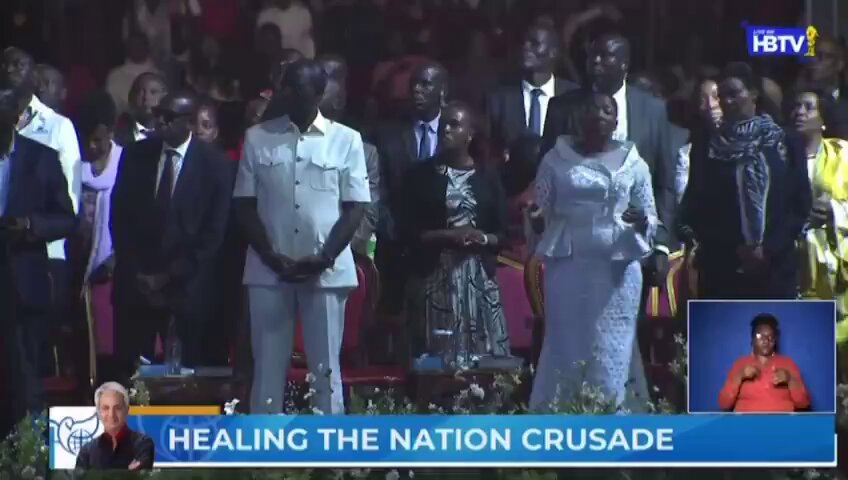 Pastor Ezekiel refused to join other fair-weather pastors in the fake fall down, so Benny Hinn had to ensure he gets down by force by fire. Tears in my eyes.