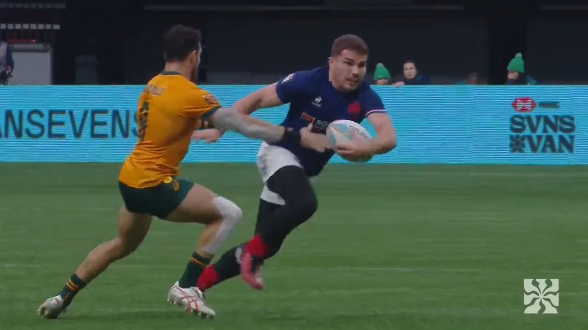 6 minutes of Antoine Dupont's highlights last weekend. Turns out he's pretty good at Sevens too.