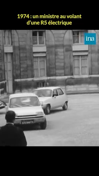 Entre 1972 et 1974, il existait déjà une R5 électrique. Produite à seulement quelques exemplaires, elle était uniquement utilisée par Renault et les administrations publiques. En 1974, le ministre de la Qualité de la vie n’hésitait pas à l’utiliser pour se rendre à l’Élysée.
