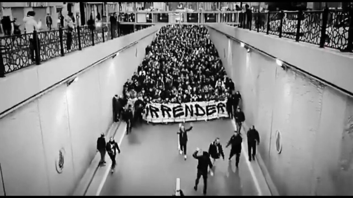 Adalet yok, tiyatro var. Sarı renk midemizi bulandırıyor! #çArşı