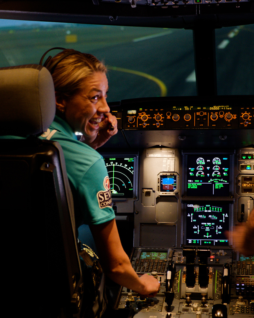 "You're not getting a clap for that landing!" CommBank Matildas Caitlin Foord, Mackenzie Arnold & @AlannaKennedy swap the football pitch for a flight simulator 👩✈️ Who do you think did the best?