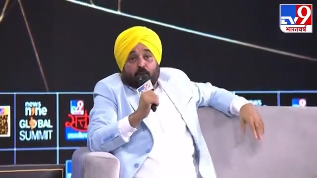 ਬਿਜਲੀ ਮੁਆਫ਼ ਕਰਨ ਨੂੰ ਮੁਫ਼ਤ ਦੀ ਰੇਵੜੀ ਦੱਸਣ ਵਾਲੇ ਨਵਜੋਤ ਸਿੱਧੂ ਦੱਸਣ ਜਦੋਂ ਬੀਜੇਪੀ 'ਚ ਸੀ ਉਸ ਵਖ਼ਤ 15 ਲੱਖ ਵਾਲਾ ਪਾਪੜ ਕਿਸ ਨੇ ਵੇਚਿਆ ਸੀ...ਅਸੀਂ ਸਰਕਾਰੀ ਅਦਾਰਿਆਂ ਨੂੰ ਆਪਣੇ ਯਾਰਾਂ ਦੋਸਤਾਂ ਨੂੰ ਨਹੀਂ ਵੇਚਿਆ... ਜਨਤਾ ਦਾ ਪੈਸਾ ਜਨਤਾ 'ਤੇ ਹੀ ਲਗਾ ਰਹੇ ਹਾਂ...