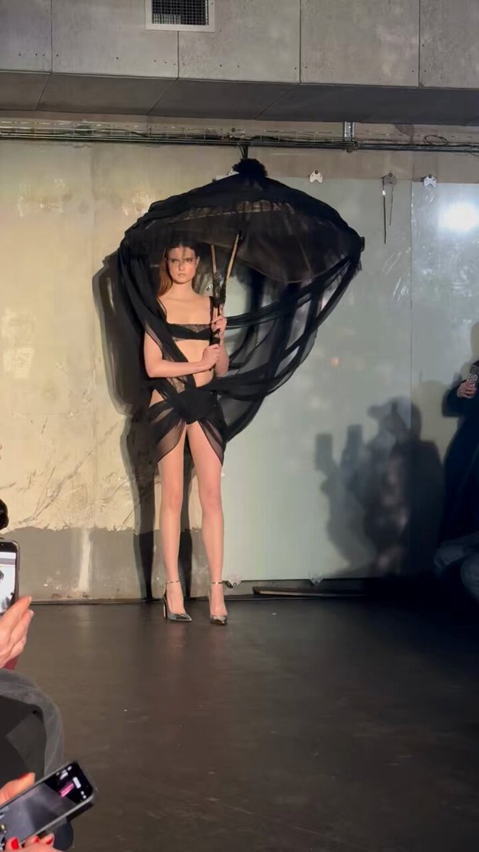 Umbrella dress at Weinsanto 🖤
