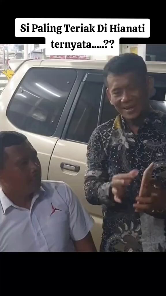 TEPOK JIDAT! Kader Partai Demokrat kecewa.. Bagaimana perasaan mas Ketum Agus Harimurti Yudhoyono (AHY) ketika terjadi perlawanan kongres! Menyedihkan.. Mau dibawa kemana lagi demokrat Ketum.. Kader sendiri saja merasa asing dirumahnya.. lalu mau membuat orang lain seperti tuan rumah! Kasihan.. Memalukan..