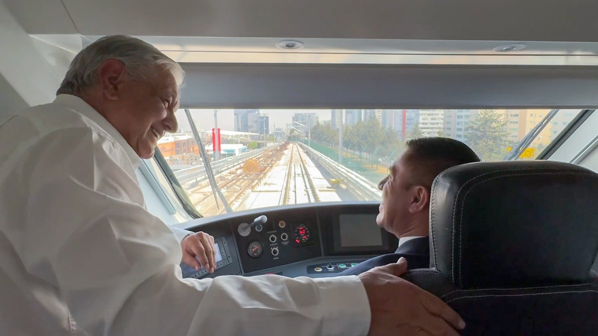 El Tren Insurgente ya opera con 10 mil pasajeros diarios de Zinacantepec a Lerma. Hoy en viaje de supervisión llegamos hasta la estación Santa Fe y en agosto inauguraremos todo el sistema hasta la terminal Observatorio.