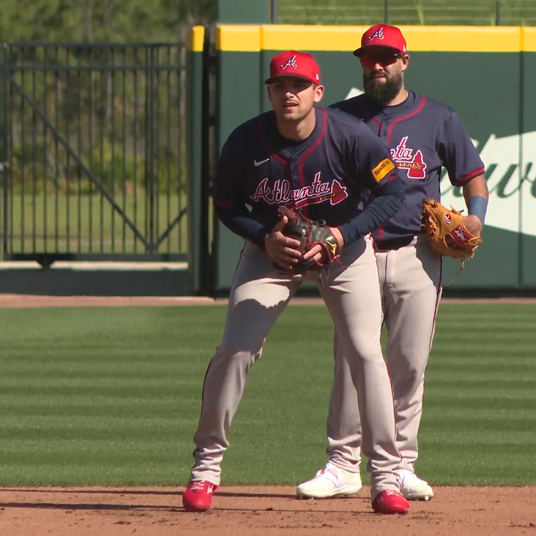 "I think I've got a 𝐆𝐨𝐥𝐝 𝐆𝐥𝐨𝐯𝐞 in me. I really do." 💬 Atlanta Braves star Austin Riley puts in the work.