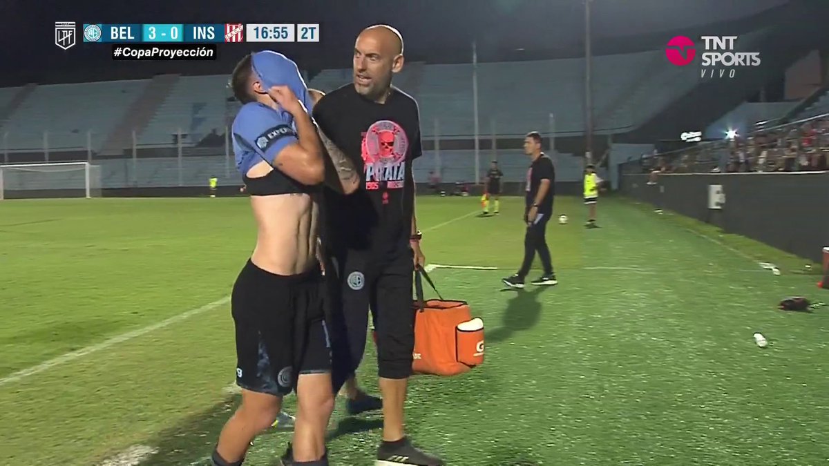 TERRIBLE PATADA ❌ Lucco, jugador de la Reserva de Belgrano recibió una tremenda plancha ante Instituto y salió llorando de la cancha #ProyecciónxTNTSports
